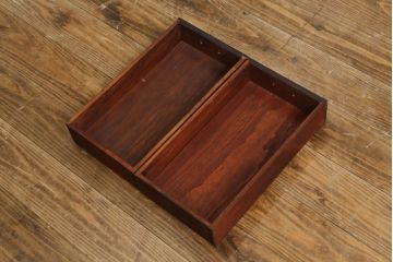 中古　大振りサイズ!!　希少な廃番品!!　李朝　アンティーク調　異国情緒の雰囲気漂うオリエンタルなサイドボード(収納棚、戸棚、引き出し)(R-081368)