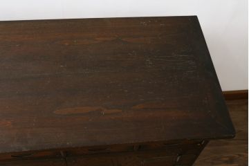 中古　大振りサイズ!!　希少な廃番品!!　李朝　アンティーク調　異国情緒の雰囲気漂うオリエンタルなサイドボード(収納棚、戸棚、引き出し)(R-081368)
