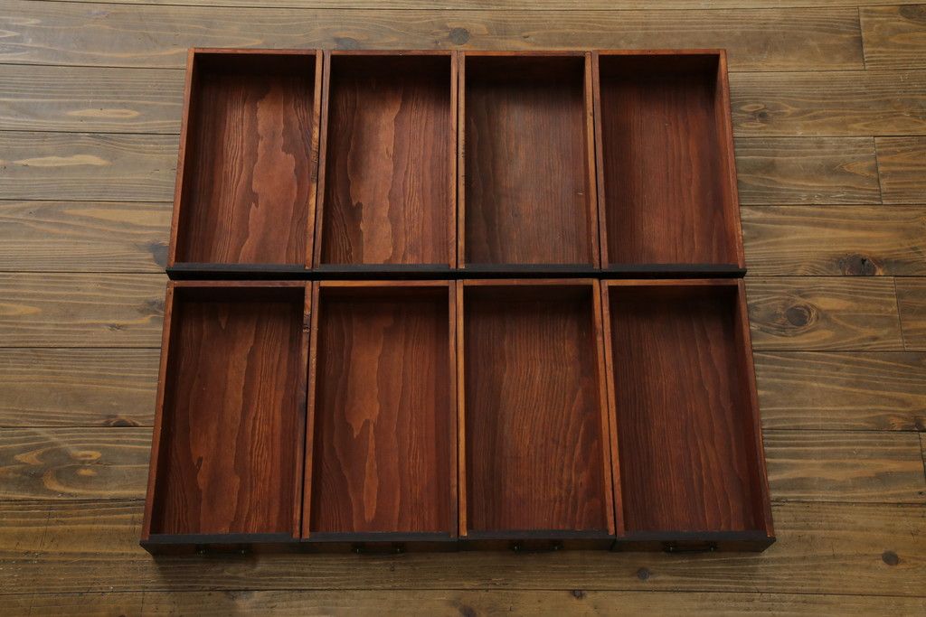 中古　大振りサイズ!!　希少な廃番品!!　李朝　アンティーク調　異国情緒の雰囲気漂うオリエンタルなサイドボード(収納棚、戸棚、引き出し)(R-081368)