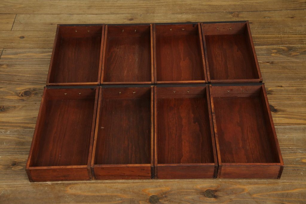 中古　大振りサイズ!!　希少な廃番品!!　李朝　アンティーク調　異国情緒の雰囲気漂うオリエンタルなサイドボード(収納棚、戸棚、引き出し)(R-081368)