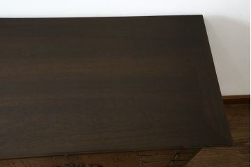 中古　大振りサイズ!!　希少な廃番品!!　李朝　アンティーク調　異国情緒の雰囲気漂うオリエンタルなサイドボード(収納棚、戸棚、引き出し)(R-081368)