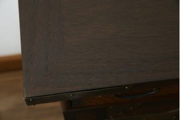 中古　大振りサイズ!!　希少な廃番品!!　李朝　アンティーク調　異国情緒の雰囲気漂うオリエンタルなサイドボード(収納棚、戸棚、引き出し)(R-081368)