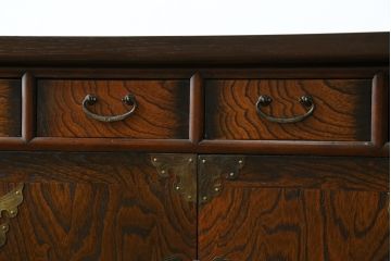 中古　大振りサイズ!!　希少な廃番品!!　李朝　アンティーク調　異国情緒の雰囲気漂うオリエンタルなサイドボード(収納棚、戸棚、引き出し)(R-081368)