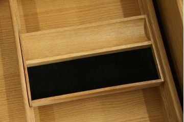 中古　DREXEL HERITAGE(ドレクセルヘリテイジ)　上品な佇まいが魅力のマホガニー材製サイドボード(サイドチェスト、引き出し)(定価約70万円)(R-081369)