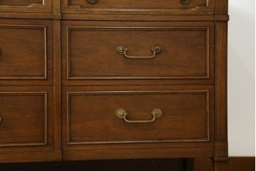 中古　DREXEL HERITAGE(ドレクセルヘリテイジ)　上品な佇まいが魅力のマホガニー材製サイドボード(サイドチェスト、引き出し)(定価約70万円)(R-081369)