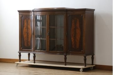 イギリスアンティーク　美品!!　高級品　上手物!!　マホガニー材の美しい杢目が目を引く!凝った作り込みの脚付きサイドボード(キャビネット、収納棚、戸棚、飾り棚、英国)(R-081370)