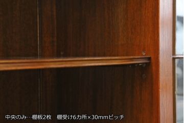 イギリスアンティーク　美品!!　高級品　上手物!!　マホガニー材の美しい杢目が目を引く!凝った作り込みの脚付きサイドボード(キャビネット、収納棚、戸棚、飾り棚、英国)(R-081370)