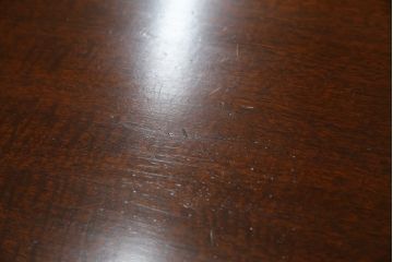 イギリスアンティーク　美品!!　高級品　上手物!!　マホガニー材の美しい杢目が目を引く!凝った作り込みの脚付きサイドボード(キャビネット、収納棚、戸棚、飾り棚、英国)(R-081370)