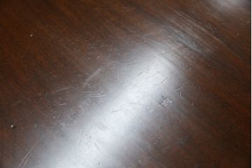 イギリスアンティーク　美品!!　高級品　上手物!!　マホガニー材の美しい杢目が目を引く!凝った作り込みの脚付きサイドボード(キャビネット、収納棚、戸棚、飾り棚、英国)(R-081370)