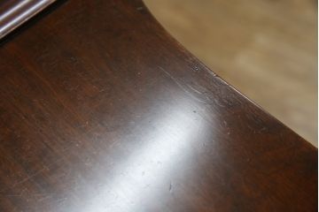 イギリスアンティーク　美品!!　高級品　上手物!!　マホガニー材の美しい杢目が目を引く!凝った作り込みの脚付きサイドボード(キャビネット、収納棚、戸棚、飾り棚、英国)(R-081370)