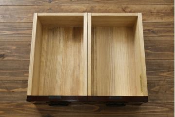 中古　美品　田中家具　重厚感ある佇まいが魅力的な二本松欅箪笥(和タンス、整理箪笥、衣装箪笥、サイドボード、引き出し)(R-081371)