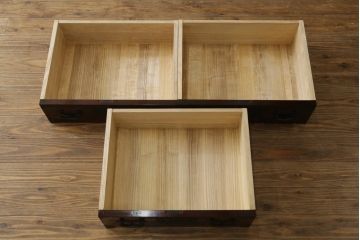 中古　美品　田中家具　重厚感ある佇まいが魅力的な二本松欅箪笥(和タンス、整理箪笥、衣装箪笥、サイドボード、引き出し)(R-081371)