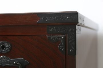 中古　美品　田中家具　重厚感ある佇まいが魅力的な二本松欅箪笥(和タンス、整理箪笥、衣装箪笥、サイドボード、引き出し)(R-081371)