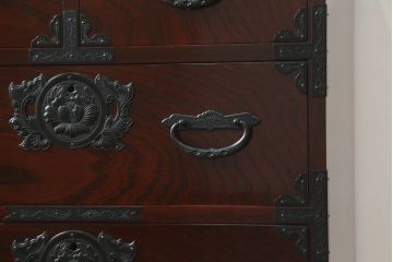 中古　美品　田中家具　重厚感ある佇まいが魅力的な二本松欅箪笥(和タンス、整理箪笥、衣装箪笥、サイドボード、引き出し)(R-081371)