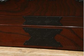 中古　美品　田中家具　重厚感ある佇まいが魅力的な二本松欅箪笥(和タンス、整理箪笥、衣装箪笥、サイドボード、引き出し)(R-081371)