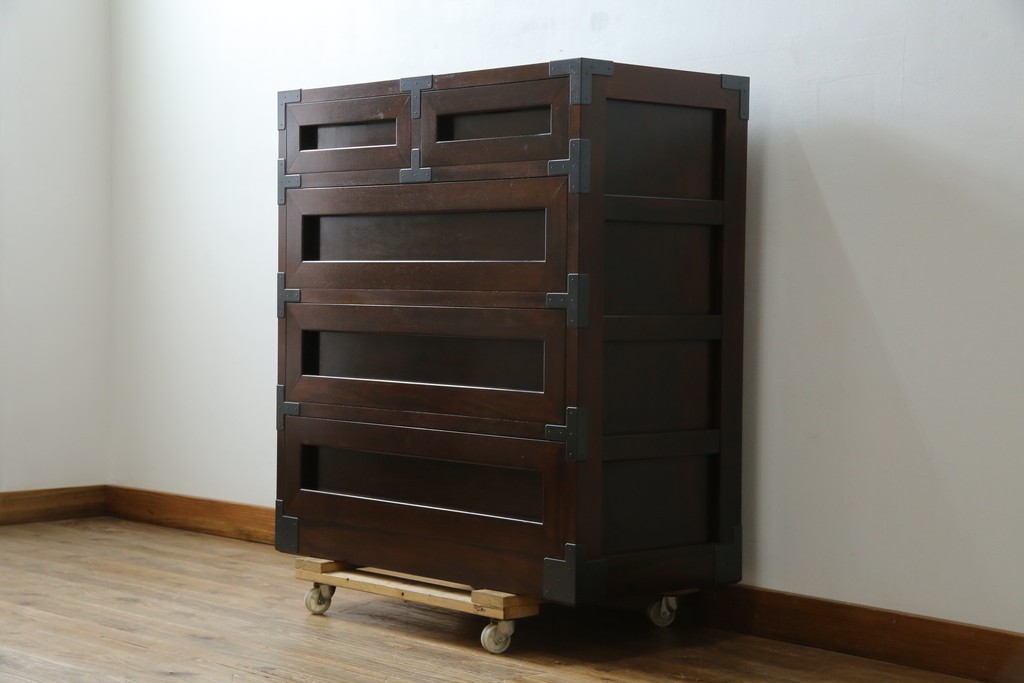 中古　美品　松本民芸家具　高山式　直線的なデザインが洗練された雰囲気を醸し出す金具付きタンス　定価約50万円　(R-081372)