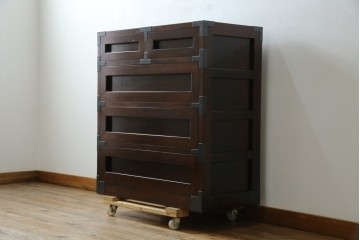 中古　美品　松本民芸家具　高山式　直線的なデザインが洗練された雰囲気を醸し出す金具付きタンス　定価約50万円　(R-081372)