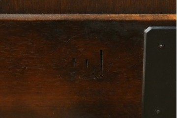 中古　美品　松本民芸家具　高山式　直線的なデザインが洗練された雰囲気を醸し出す金具付きタンス　定価約50万円　(R-081372)