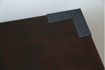 中古　美品　松本民芸家具　高山式　直線的なデザインが洗練された雰囲気を醸し出す金具付きタンス　定価約50万円　(R-081372)