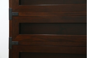 中古　美品　松本民芸家具　高山式　直線的なデザインが洗練された雰囲気を醸し出す金具付きタンス　定価約50万円　(R-081372)