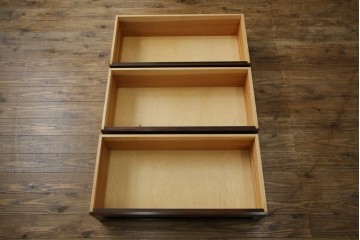 中古　美品　松本民芸家具　高山式　直線的なデザインが洗練された雰囲気を醸し出す金具付きタンス　定価約50万円　(R-081372)