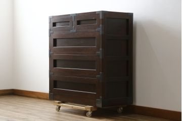 中古　美品　松本民芸家具　高山式　直線的なデザインが洗練された雰囲気を醸し出す金具付きタンス(チェスト、衣装箪笥、収納たんす、引き出し)(定価約50万円)(R-081372)