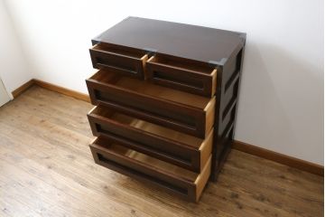 中古　美品　松本民芸家具　高山式　直線的なデザインが洗練された雰囲気を醸し出す金具付きタンス(チェスト、衣装箪笥、収納たんす、引き出し)(定価約50万円)(R-081372)
