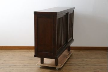 中古　美品　和光　NEW北樹　希少な廃番品　三枚引き戸の縦格子が和の雰囲気をより一層引き立てる水屋箪笥サイドボード(下駄箱、靴箱、収納棚、戸棚、玄関収納)(R-081375)