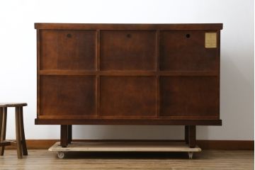 中古　美品　和光　NEW北樹　希少な廃番品　三枚引き戸の縦格子が和の雰囲気をより一層引き立てる水屋箪笥サイドボード(下駄箱、靴箱、収納棚、戸棚、玄関収納)(R-081375)