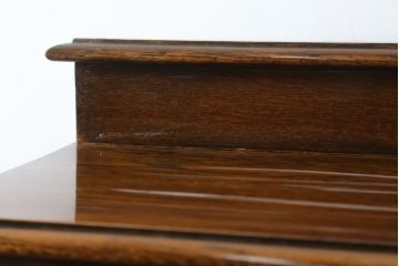 イギリスアンティーク　美品　上手物!!　オーク材　エレガントな彫刻入り!!細部にまで施された意匠が目を惹く作りの良いキャビネット(収納棚、戸棚、飾り棚、カップボード、英国)(R-081378)