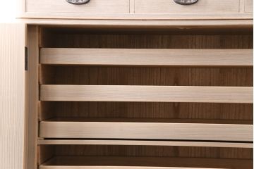 中古　前面・側面一枚板　上品な佇まいが魅力的な最高級品の加茂総桐箪笥・中段(胴丸)(総桐たんす、総桐箪笥、着物箪笥、衣装箪笥、和タンス、引き出し)(R-081381)