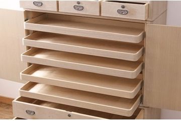 中古　前面・側面一枚板　上品な佇まいが魅力的な最高級品の加茂総桐箪笥・中段(胴丸)(総桐たんす、総桐箪笥、着物箪笥、衣装箪笥、和タンス、引き出し)(R-081381)