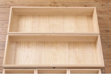 中古　前面・側面一枚板　桑材のアクセントが魅力的な最高級品の加茂総桐箪笥・下段(胴丸)(総桐たんす、総桐箪笥、衣装箪笥、和タンス、ローチェスト、引き出し)(R-081382)