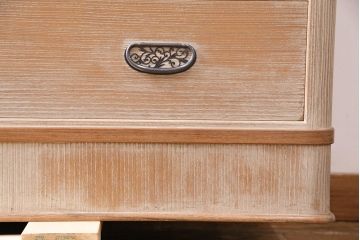 中古　前面・側面一枚板　桑材のアクセントが魅力的な最高級品の加茂総桐箪笥・下段(胴丸)(総桐たんす、総桐箪笥、衣装箪笥、和タンス、ローチェスト、引き出し)(R-081382)