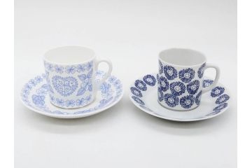 ビンテージ　スウェーデン　GUSTAVSBERG(グスタフスベリ)　BORO(ボロ)/Upsala　Ekeby(ウプサラエクビー)　KARLSKRONA　優しい風合いのコーヒーカップ&ソーサー2客セット(花、フラワー、ヴィンテージ、Stig Lindberg、スティグ・リンドベリ、カールスクルーナ、カールスクローナ、S&C、碗皿、洋食器、北欧)(R-081391)