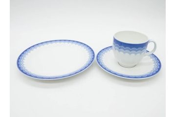 ビンテージ　ドイツ　Arzberg(アルツベルグ)　可憐な佇まいのトリオ2客セット(ヴィンテージ、カップ&ソーサー、S&C、プレート、碗皿、中皿、洋食器)(R-081394)