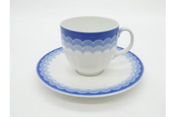ビンテージ　ドイツ　Arzberg(アルツベルグ)　可憐な佇まいのトリオ2客セット(ヴィンテージ、カップ&ソーサー、S&C、プレート、碗皿、中皿、洋食器)(R-081394)