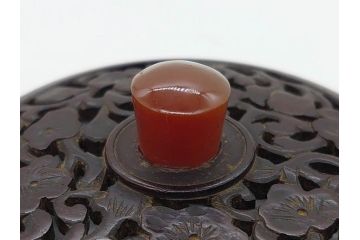 陶工　新開邦太郎　京焼・清水焼　青磁　意匠を凝らした香炉(花、透かし彫り、三つ足、仏具、茶道具、裏印、共箱付き)(R-081397)