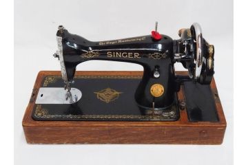 アンティーク　ビンテージ　SINGER(シンガー)　手回し　上品な雰囲気のミシン(卓上、ハンドクラフト、手工芸、鍵付き、収納ケース付き)(R-081402)