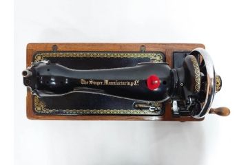 アンティーク　ビンテージ　SINGER(シンガー)　手回し　上品な雰囲気のミシン(卓上、ハンドクラフト、手工芸、鍵付き、収納ケース付き)(R-081402)