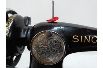 アンティーク　ビンテージ　SINGER(シンガー)　手回し　上品な雰囲気のミシン(卓上、ハンドクラフト、手工芸、鍵付き、収納ケース付き)(R-081402)