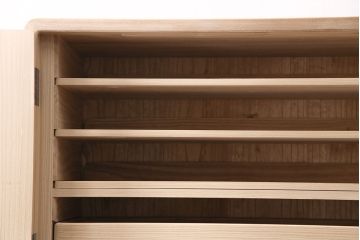 中古　伝統工芸品　気品漂う佇まいが魅力的な加茂総桐箪笥・上段(胴厚、総桐たんす、着物タンス、衣装箪笥、サイドボード、サイドキャビネット)(R-081403)