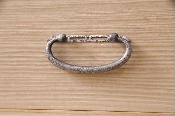 中古　伝統工芸品　気品漂う佇まいが魅力的な加茂総桐箪笥・上段(胴厚、総桐たんす、着物タンス、衣装箪笥、サイドボード、サイドキャビネット)(R-081403)