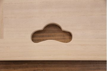 中古　伝統工芸品　気品漂う佇まいが魅力的な加茂総桐箪笥・上段(胴厚、総桐たんす、着物タンス、衣装箪笥、サイドボード、サイドキャビネット)(R-081403)