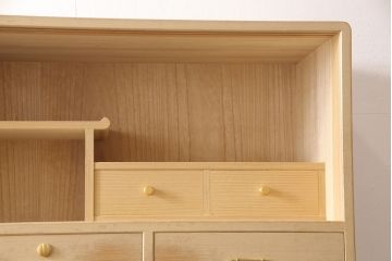 中古　国産手造り　関西系　繊細な意匠が施された引手が魅力的な総桐箪笥・上段(総桐たんす、総桐箪笥、着物箪笥、衣装箪笥、和タンス、テレビボード)(R-081404)