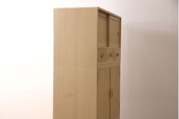 中古　国産手造り　関西系　繊細な意匠が施された引手が魅力的な総桐箪笥・上段(総桐たんす、総桐箪笥、着物箪笥、衣装箪笥、和タンス、テレビボード)(R-081404)