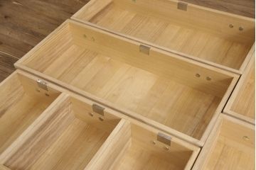 和製ビンテージ　国産　手造り　素朴であたたかみのある木肌が魅力的な桐箪笥・上段(並厚、桐箪笥、桐たんす、整理箪笥、収納タンス、和タンス、引き出し、チェスト、ローチェスト、ヴィンテージ)(R-081407)
