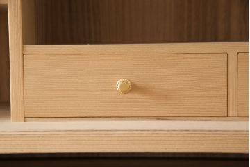中古　美品　大阪泉州　衣装盆付き　黒檀のアクセントが粋な雰囲気を醸し出す総桐箪笥(桐たんす、衣装箪笥、着物箪笥、引き出し)(R-081410)