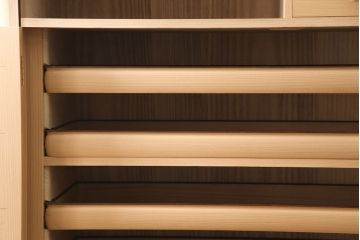 中古　美品　大阪泉州　衣装盆付き　黒檀のアクセントが粋な雰囲気を醸し出す総桐箪笥(桐たんす、衣装箪笥、着物箪笥、引き出し)(R-081410)