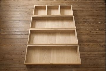 中古　美品　大阪泉州　衣装盆付き　黒檀のアクセントが粋な雰囲気を醸し出す総桐箪笥ローボード(桐たんす、収納箪笥、引き出し、ローチェスト)(R-081411)